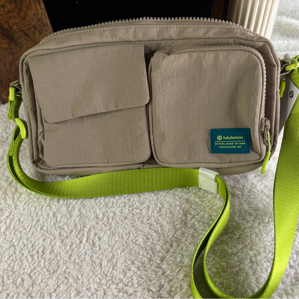 Lululemon Crossbody Bag Multi Pockets 2.5L SHOK/SOUR Sheer Oak Beige NWT